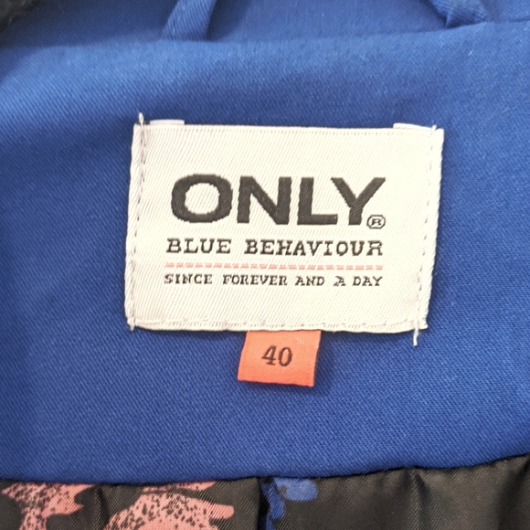 Fitted/Cropped Cobalt Blazer - ONLY Blue Behavior Kaiser New Short Flower Blazer - Picture 4 of 6